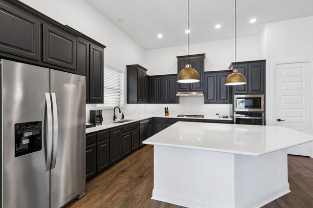 6221 Escarpment Drive, Fort Worth, TX 76112