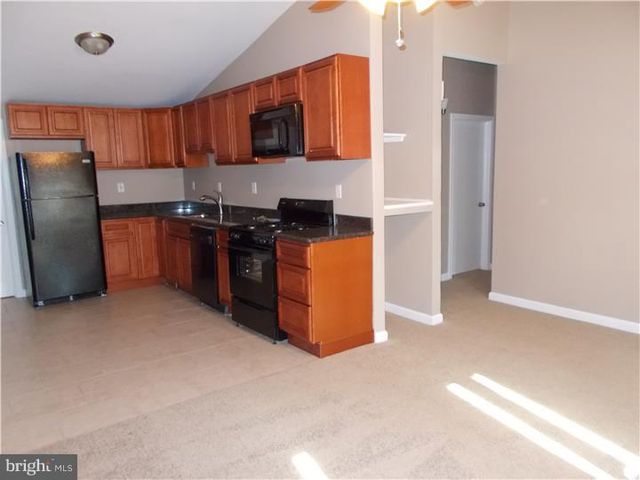 660 WINDSOR AVE, Maple Shade, NJ 08052