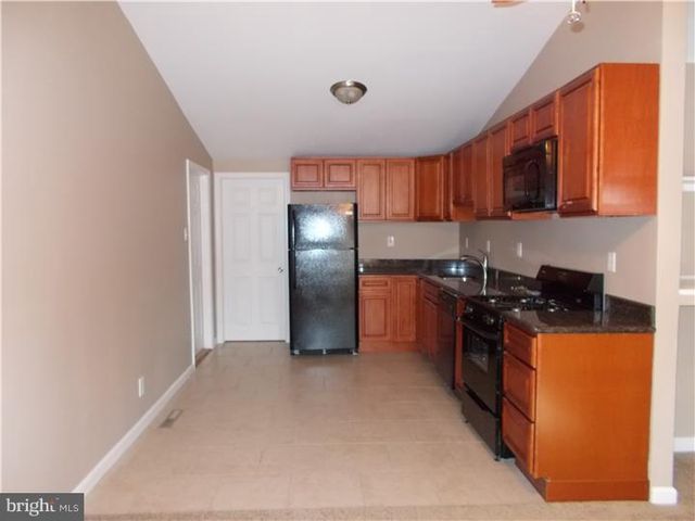 660 WINDSOR AVE, Maple Shade, NJ 08052