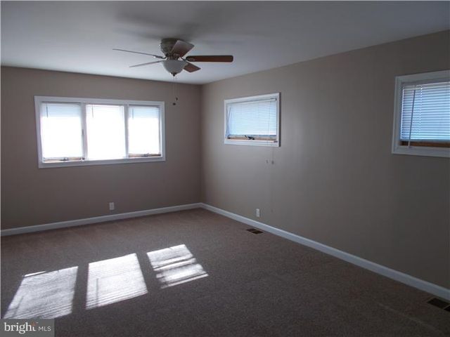 660 WINDSOR AVE, Maple Shade, NJ 08052