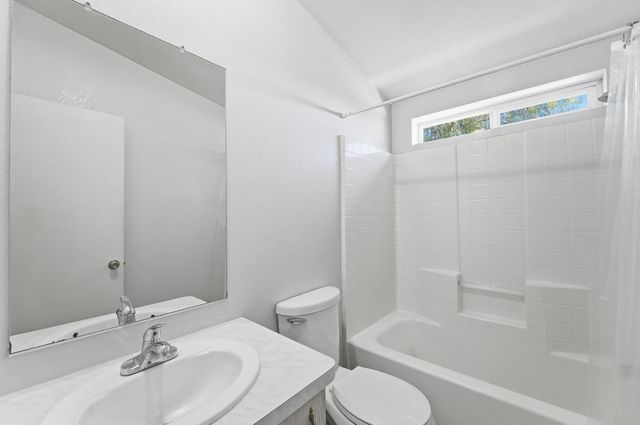 3928 Stoneridge Rd, Tracy, CA 95304