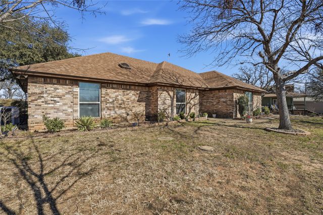 215 Younger Ranch Road, Azle, TX 76020