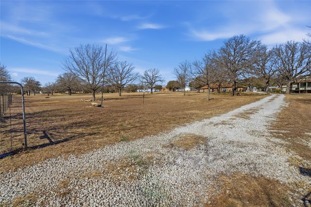 215 Younger Ranch Road, Azle, TX 76020
