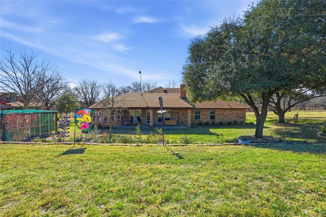 215 Younger Ranch Road, Azle, TX 76020