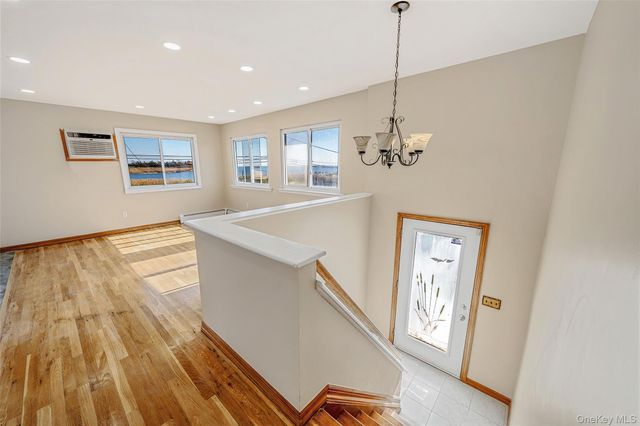 4 Bay Place, Lindenhurst, NY 11757