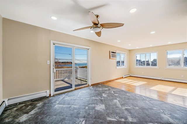 4 Bay Place, Lindenhurst, NY 11757