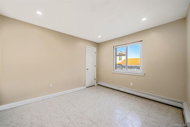 4 Bay Place, Lindenhurst, NY 11757