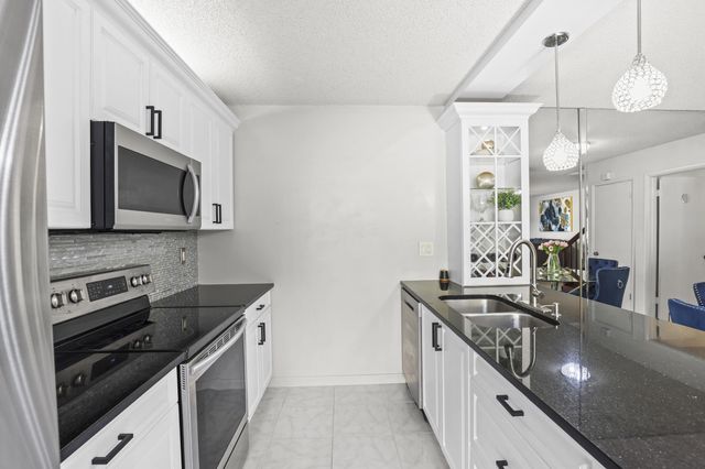 7813 78th Way, West Palm Beach, FL 33407
