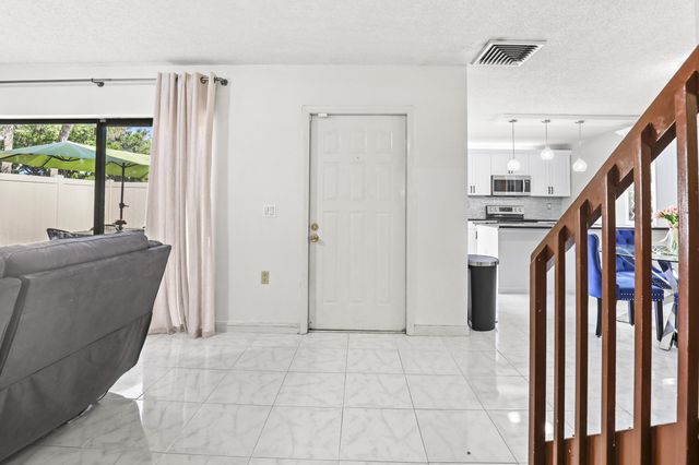7813 78th Way, West Palm Beach, FL 33407