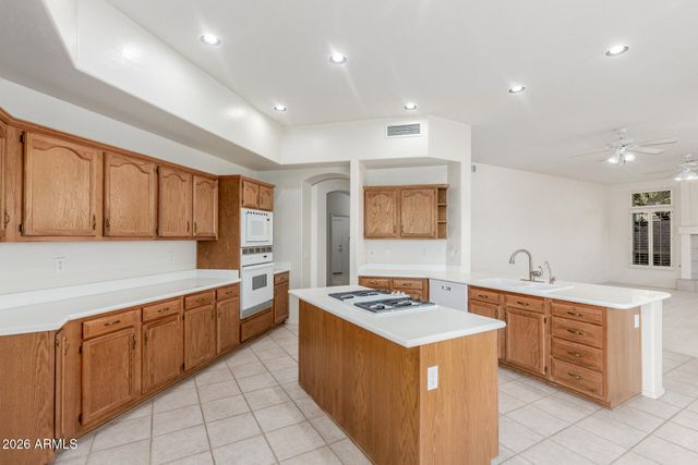 3430 N MOUNTAIN Ridge 13, Mesa, AZ 85207