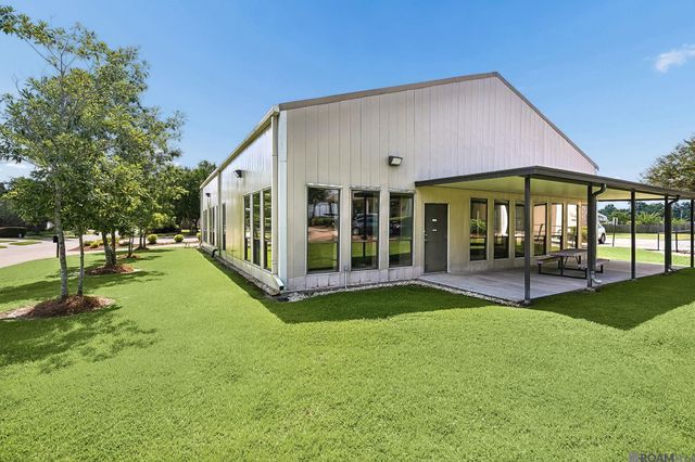 6009 Courtyard Dr, Gonzales, LA 70737
