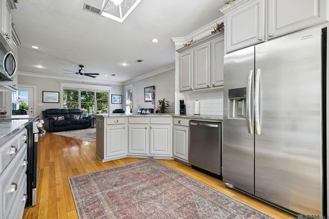 6009 Courtyard Dr, Gonzales, LA 70737