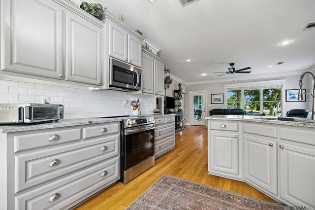 6009 Courtyard Dr, Gonzales, LA 70737