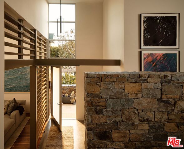 717 Greentree Road, Pacific Palisades, CA 90272