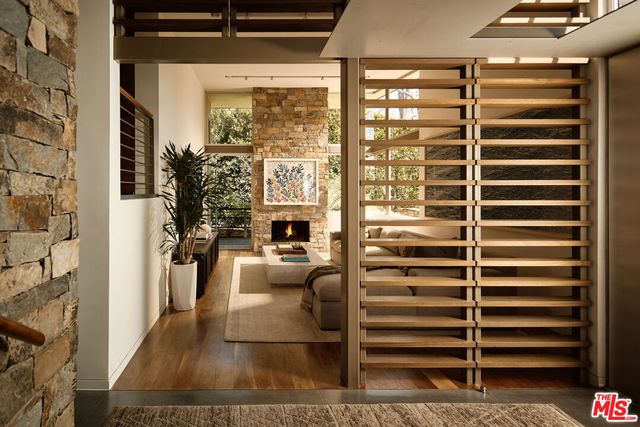 717 Greentree Road, Pacific Palisades, CA 90272