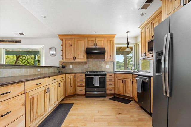 12242 Woodacre Rd, Grass Valley, CA 95949