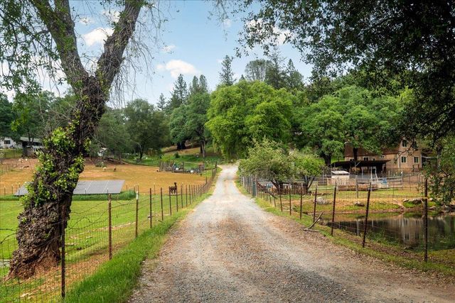 12242 Woodacre Rd, Grass Valley, CA 95949