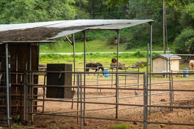 12242 Woodacre Rd, Grass Valley, CA 95949