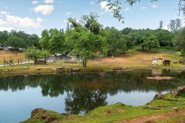 12242 Woodacre Rd, Grass Valley, CA 95949