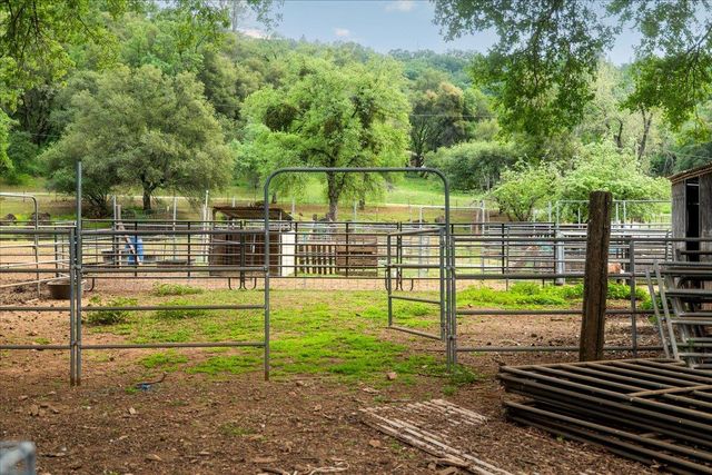 12242 Woodacre Rd, Grass Valley, CA 95949