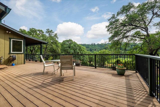 12242 Woodacre Rd, Grass Valley, CA 95949