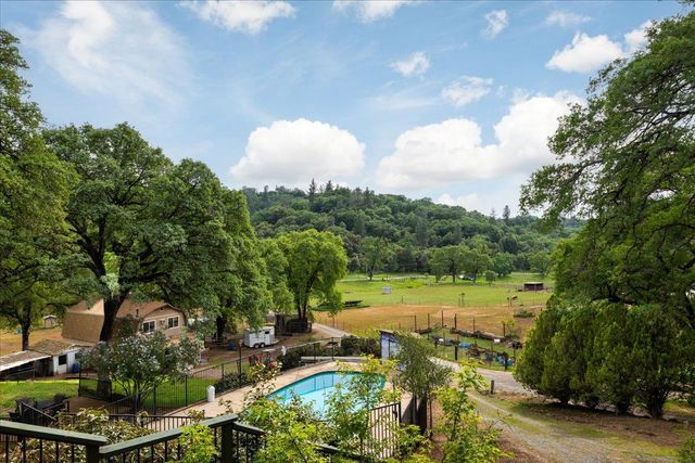 12242 Woodacre Rd, Grass Valley, CA 95949