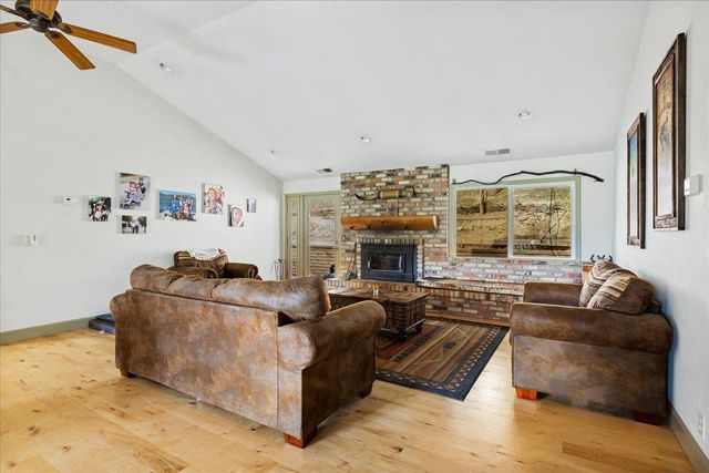 12242 Woodacre Rd, Grass Valley, CA 95949