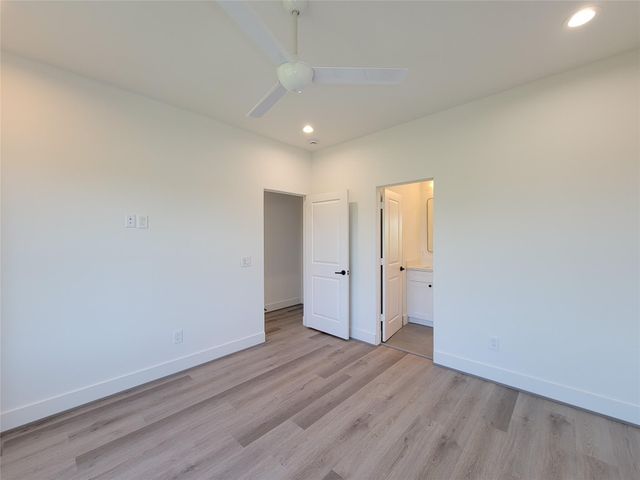 7705 Earl Rudder Way, Houston, TX 77055