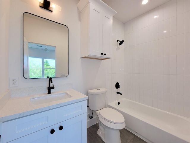 7705 Earl Rudder Way, Houston, TX 77055