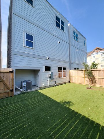 7705 Earl Rudder Way, Houston, TX 77055
