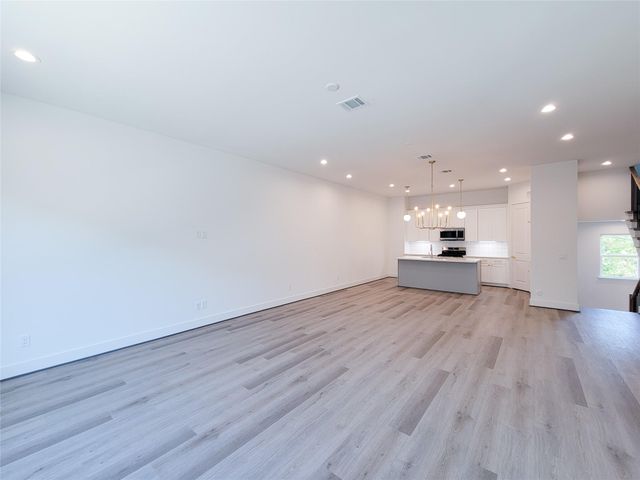 7705 Earl Rudder Way, Houston, TX 77055