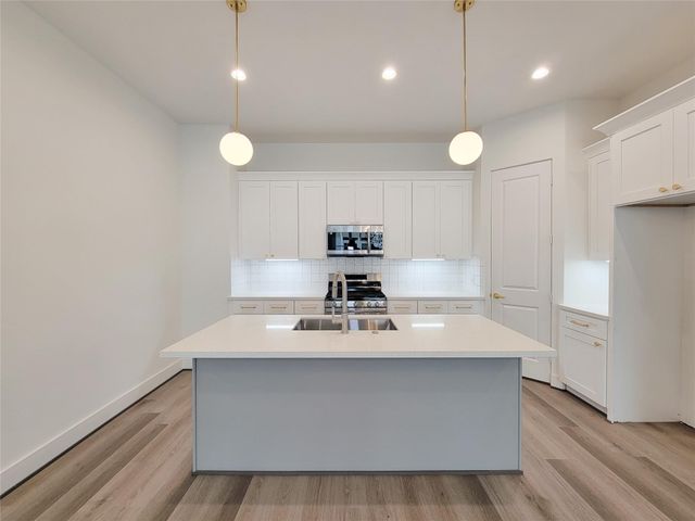 7705 Earl Rudder Way, Houston, TX 77055