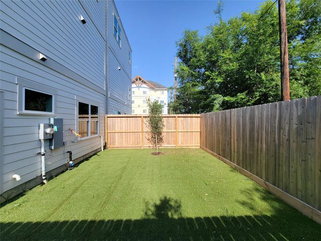 7705 Earl Rudder Way, Houston, TX 77055