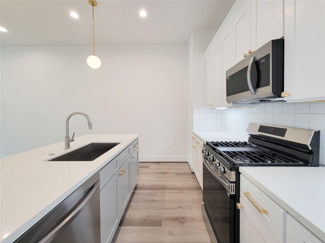 7705 Earl Rudder Way, Houston, TX 77055