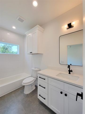 7705 Earl Rudder Way, Houston, TX 77055