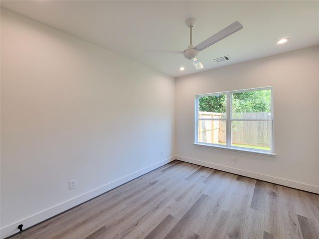 7705 Earl Rudder Way, Houston, TX 77055