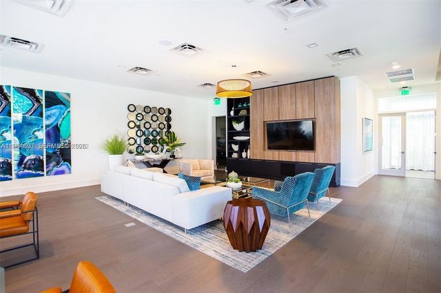 8167 NW 41 St 407, Doral, FL 33166