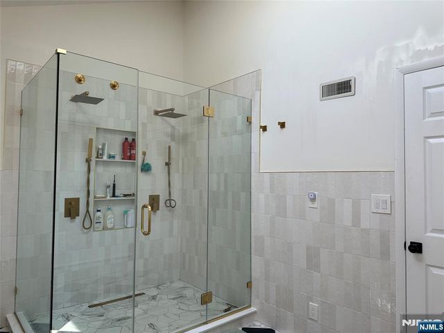 19 1st Street, Lodi, NJ 07644
