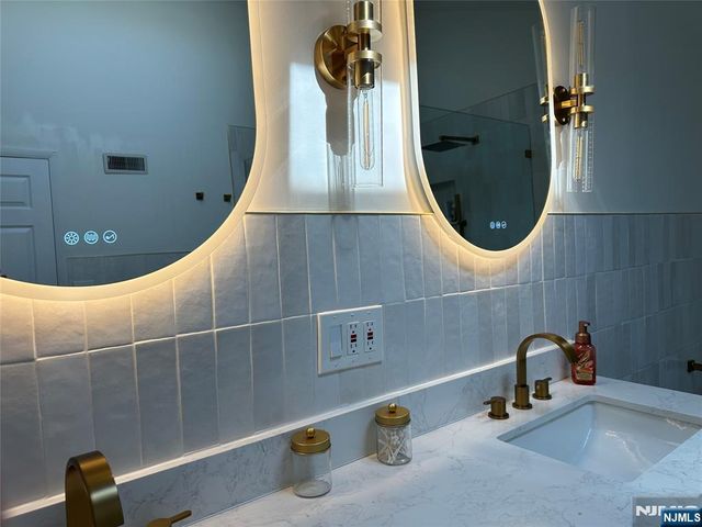 19 1st Street, Lodi, NJ 07644