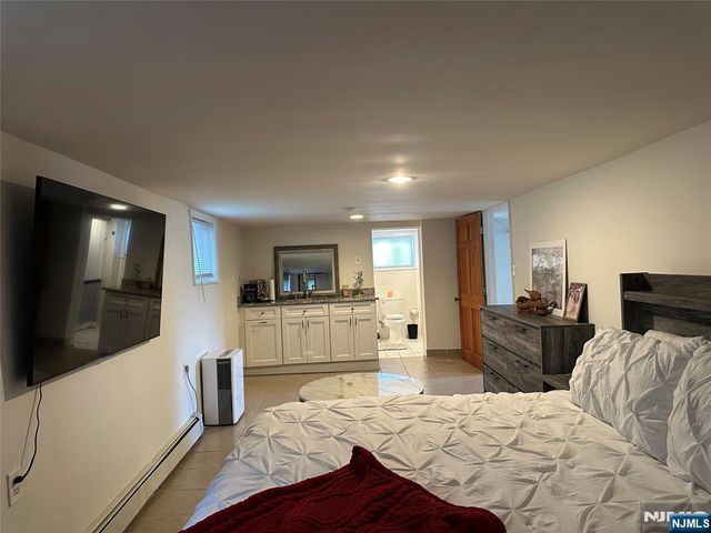 19 1st Street, Lodi, NJ 07644