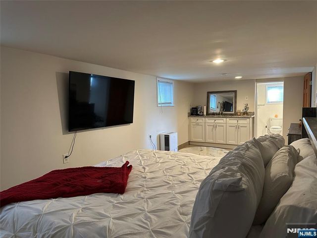 19 1st Street, Lodi, NJ 07644