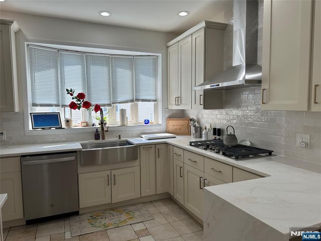 19 1st Street, Lodi, NJ 07644