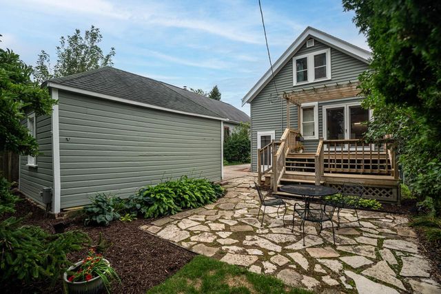 3936 N Frederick AVENUE, Shorewood, WI 53211
