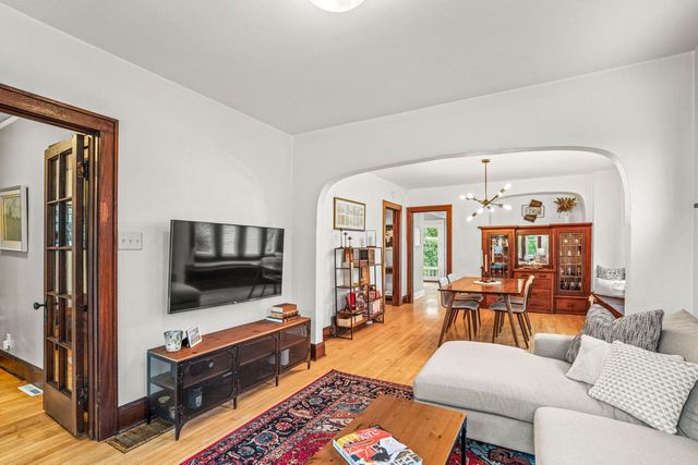 3936 N Frederick AVENUE, Shorewood, WI 53211