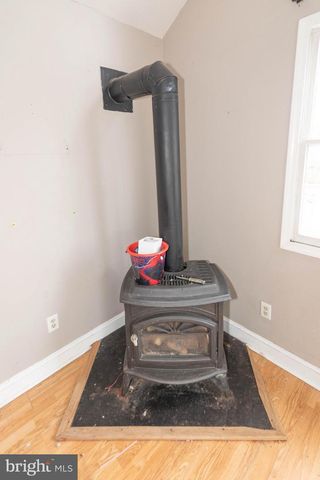 8109 HILLENDALE RD, Baltimore, MD 21234