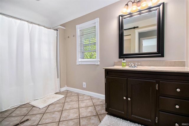 215 Kenyon Avenue, Elkhart, IN 46516