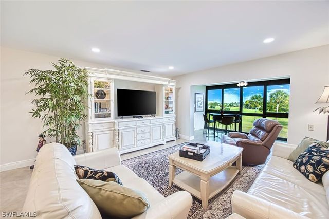 7402 Lake Breeze DR 305, Fort Myers, FL 33907