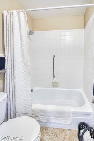 7402 Lake Breeze DR 305, Fort Myers, FL 33907