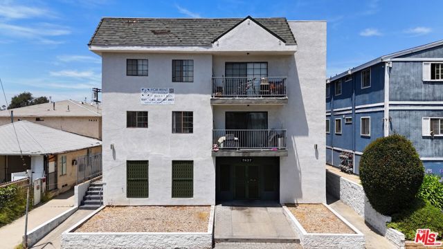 7437 Haskell Avenue, Van Nuys (los Angeles), CA 91406