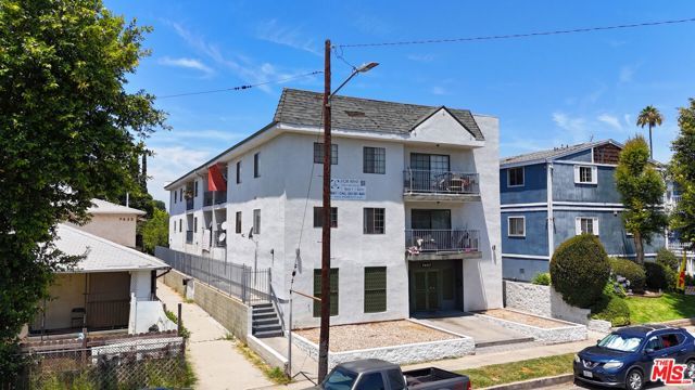 7437 Haskell Avenue, Van Nuys (los Angeles), CA 91406